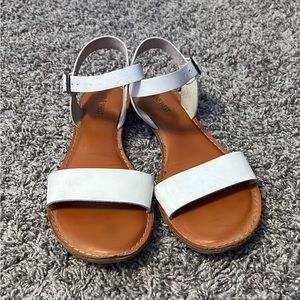 white sandals size 8